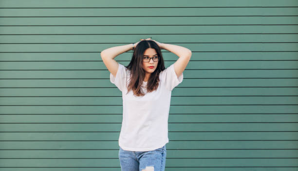 How to Style Women’s T-Shirts With Streetwear Layers Without Adding Bulk